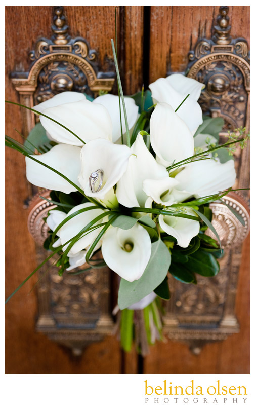 brides flowers and details
